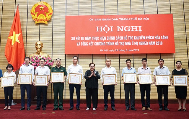 Chủ tịch HĐND TP dự sơ kết 3 năm thực hiện chính sách hỗ trợ khuyến khích hỏa táng và tổng kết chương trình hỗ trợ nhà ở hộ nghèo năm 2018